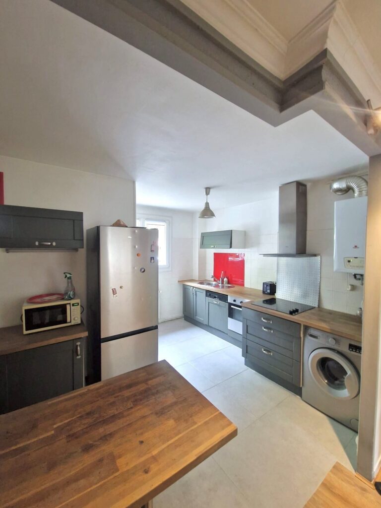Flat Avenue des Mazades in Toulouse