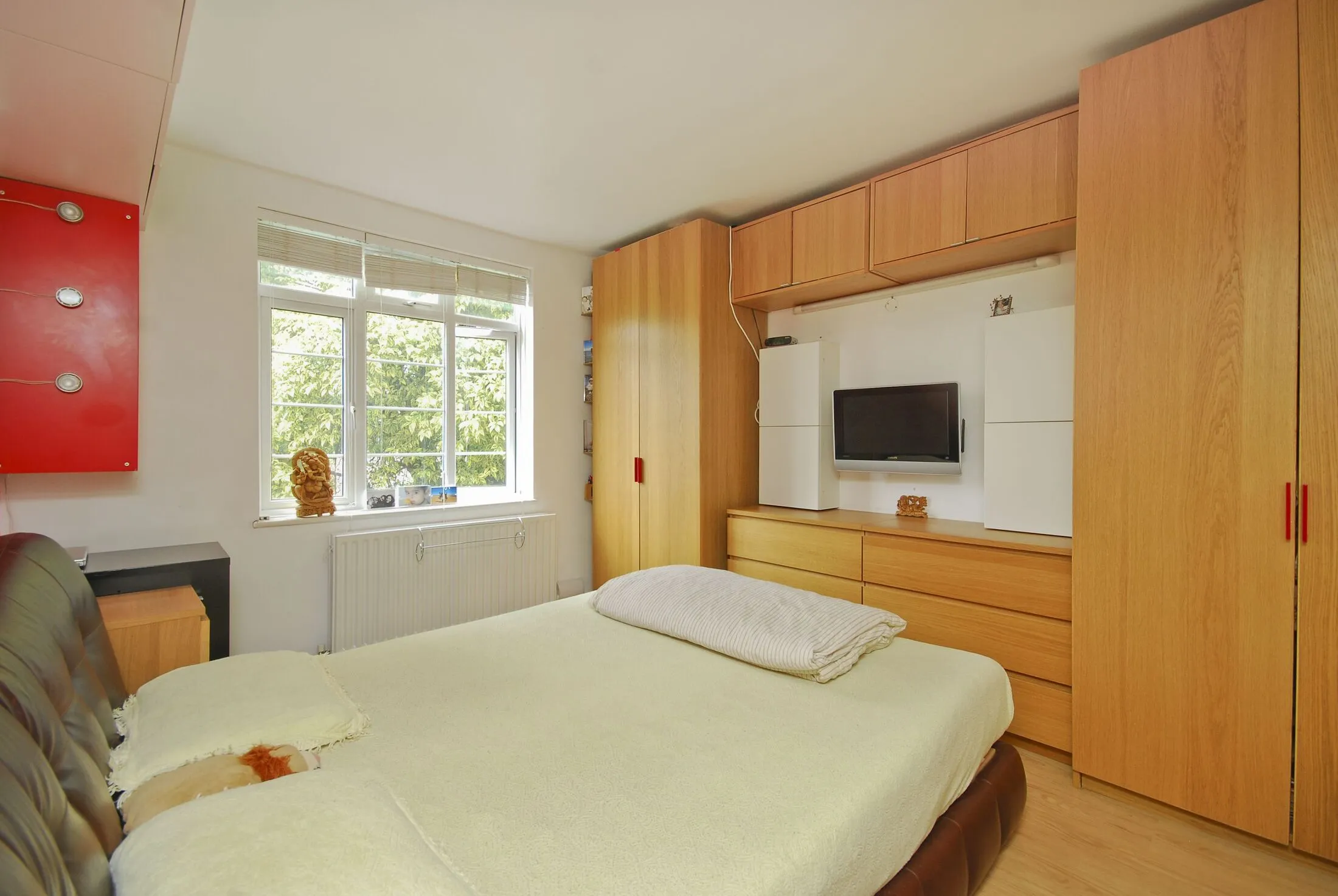 Flat Manor Vale in Greater London