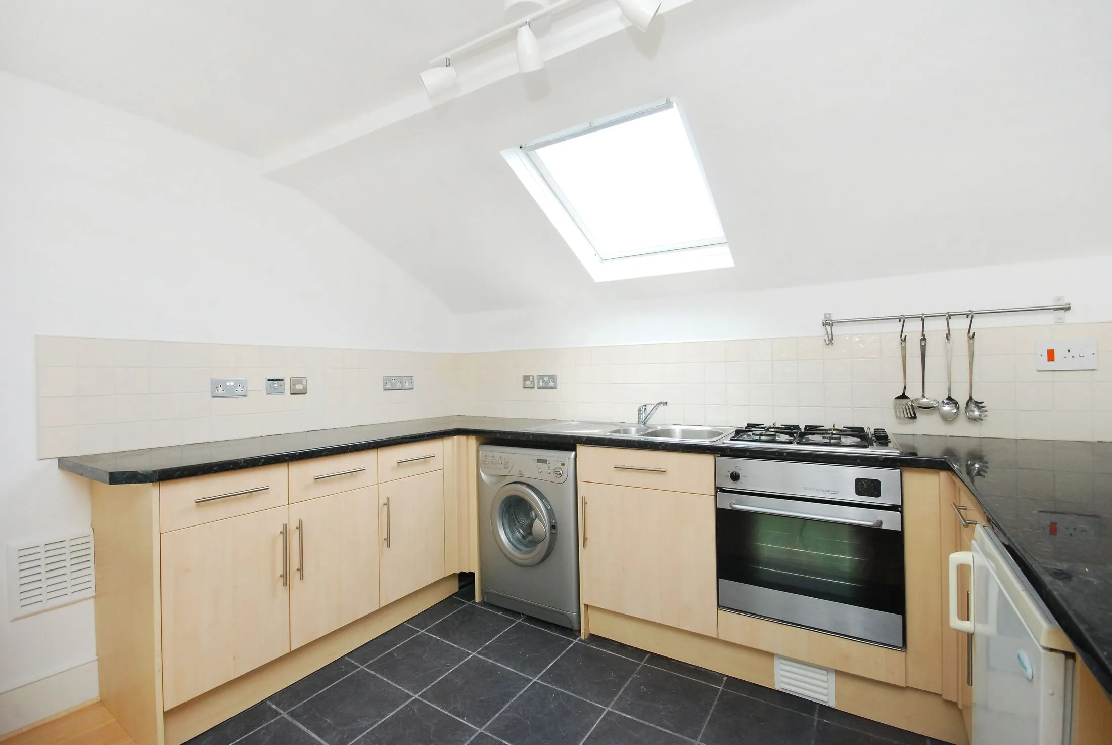Flat Cambridge Gardens in Greater London