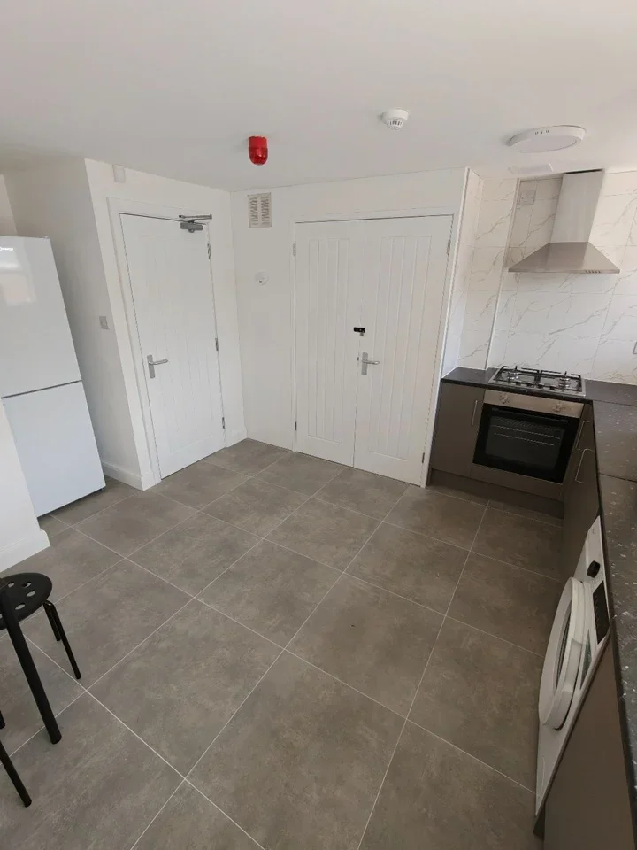 Room Pendragon Road in Birmingham