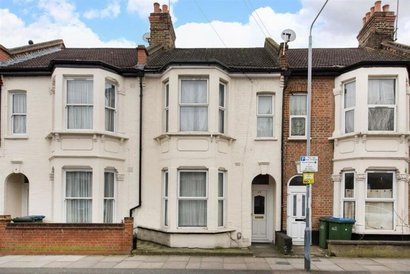 Room Floyd Road in Greater London