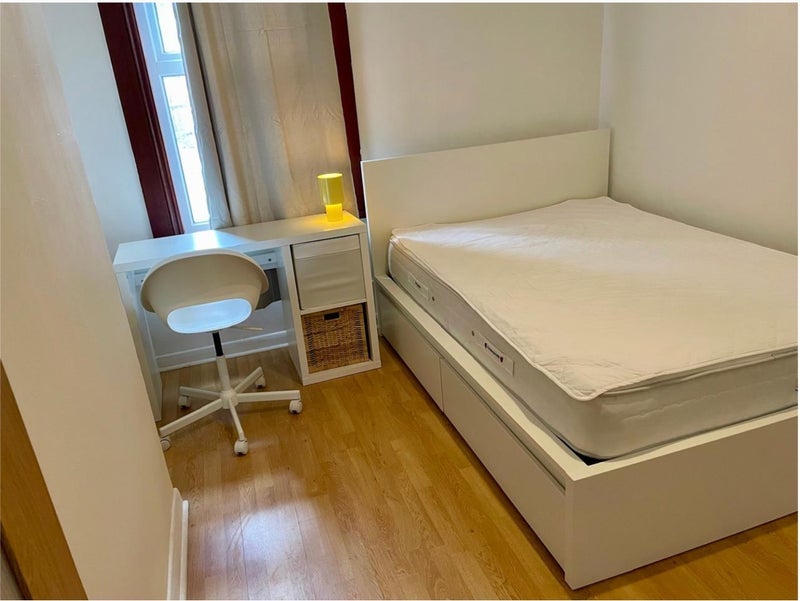 Room Floyd Road in Greater London