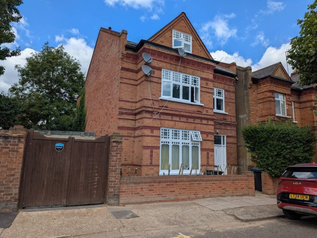 Flat Denholme Road in City of Westminster