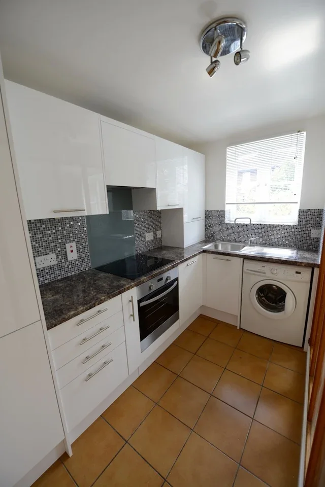 Flat Kingsworthy Close in Greater London