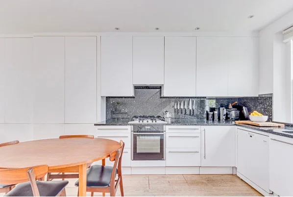 Flat Albert Street in Greater London