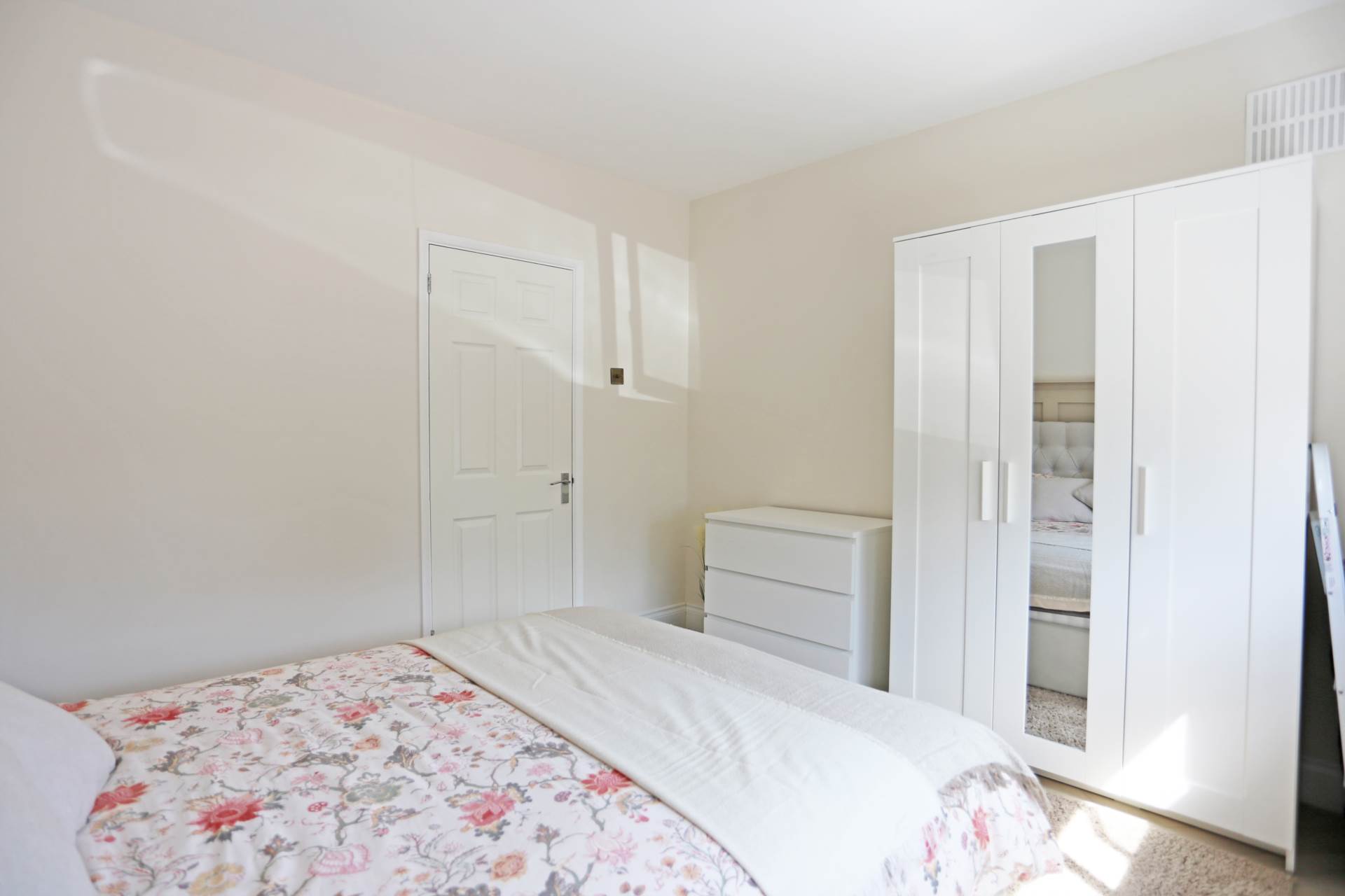 Room Millbrook Gardens in Greater London