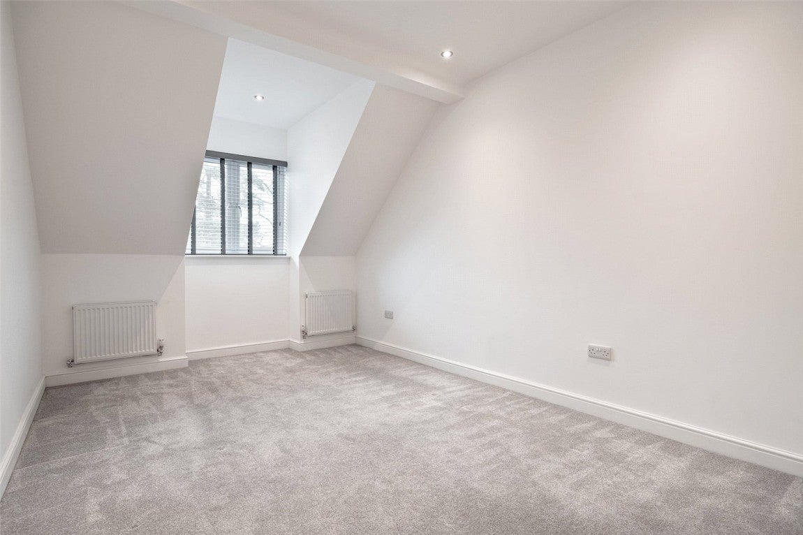 House Finchampstead Road in Finchampstead