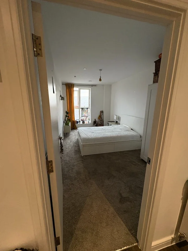 Room Marine Drive in Greater London