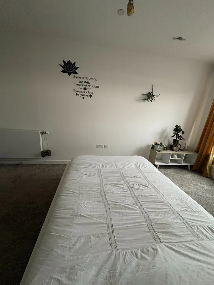 Room Marine Drive in Greater London