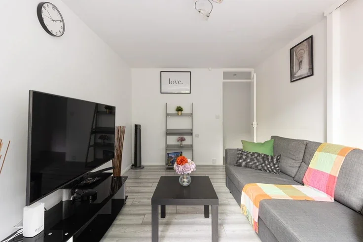 Flat Elam Close in Greater London