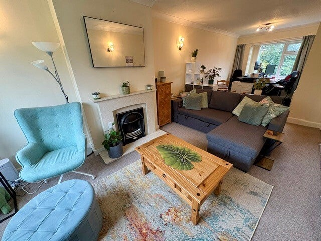 Flat Featherstone Crescent in Metropolitan Borough of Solihull