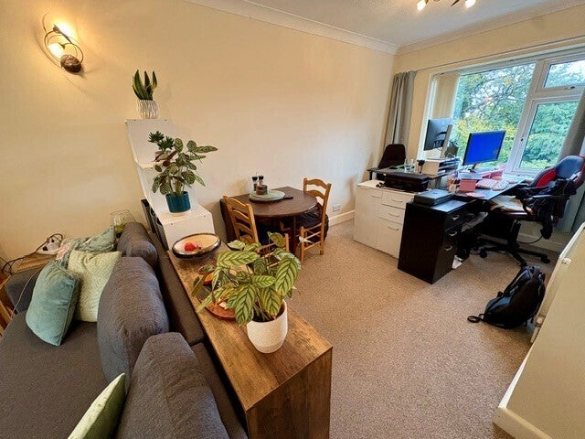 Flat Featherstone Crescent in Metropolitan Borough of Solihull