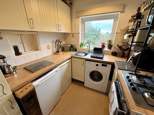 Flat Featherstone Crescent in Metropolitan Borough of Solihull