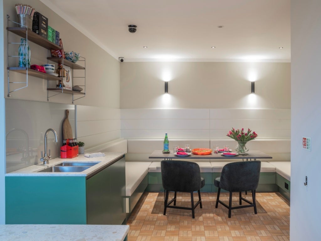 Room Augustus Road in Greater London