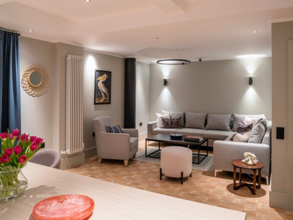 Room Augustus Road in Greater London