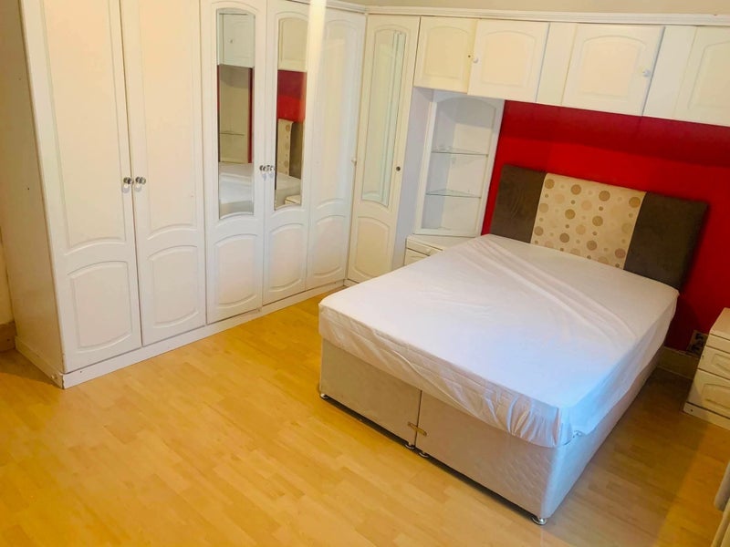 Room St Albans Avenue in Greater London