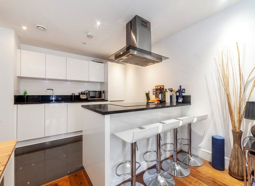 Flat Rochester Row in City of Westminster