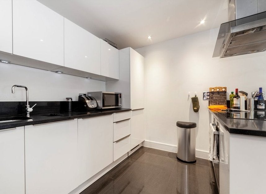 Flat Rochester Row in City of Westminster