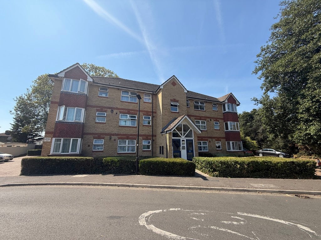 Flat Wellington Road South in Greater London