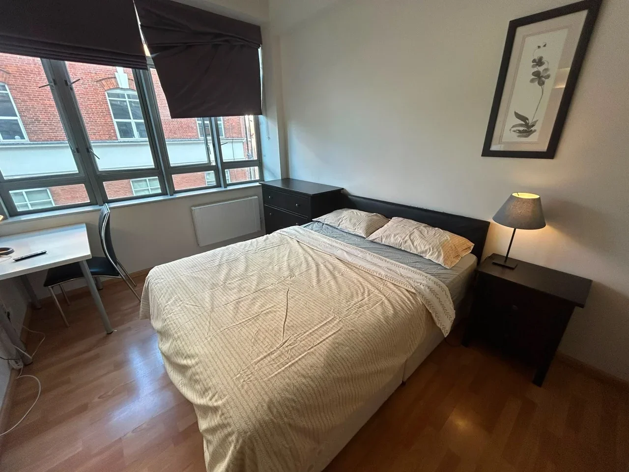 Room City Road in Greater London
