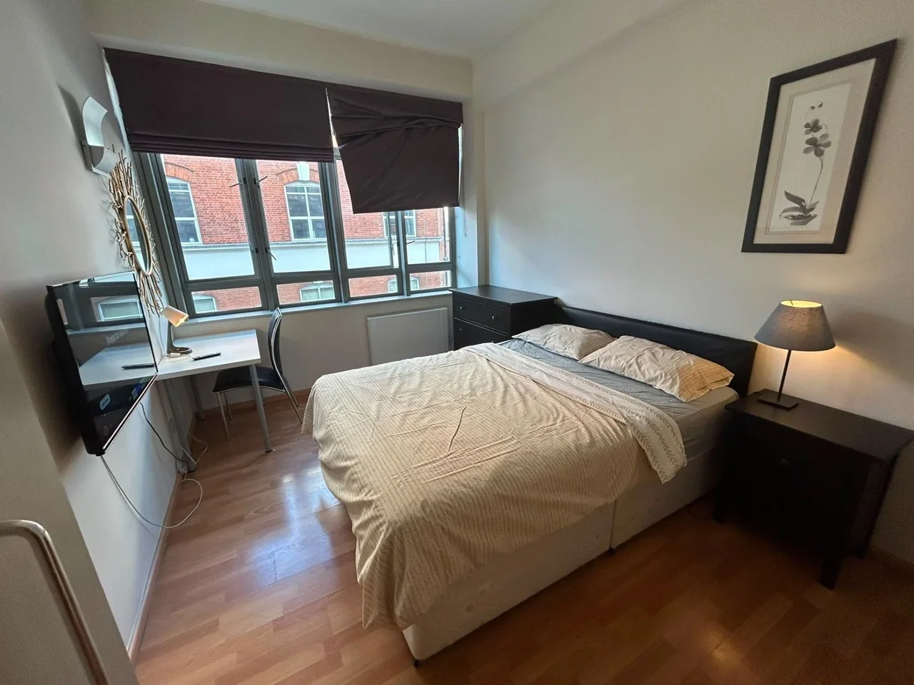 Room City Road in Greater London