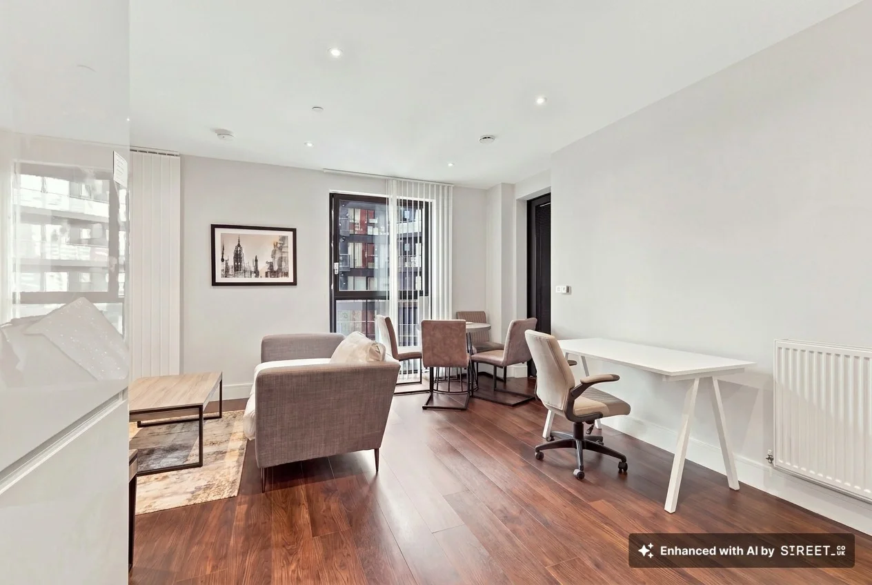 Flat Silvocea Way in Greater London