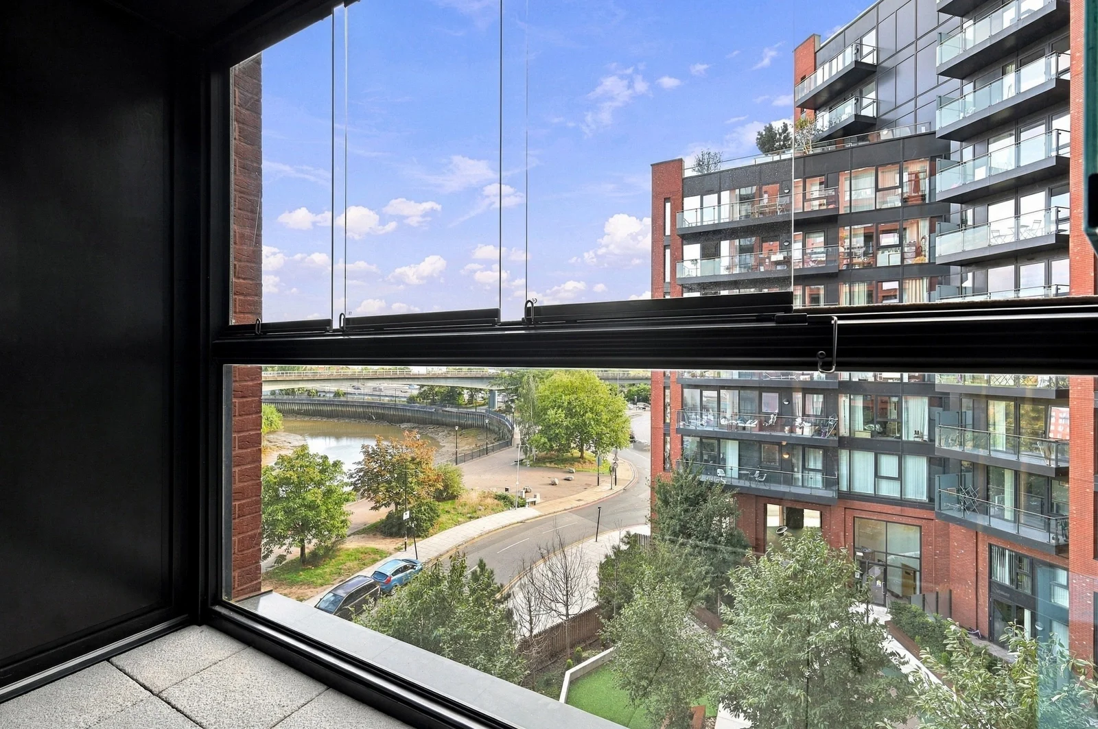 Flat Silvocea Way in Greater London