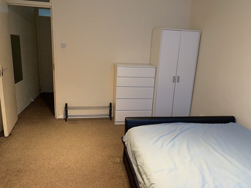 Room Bruce Road in Greater London