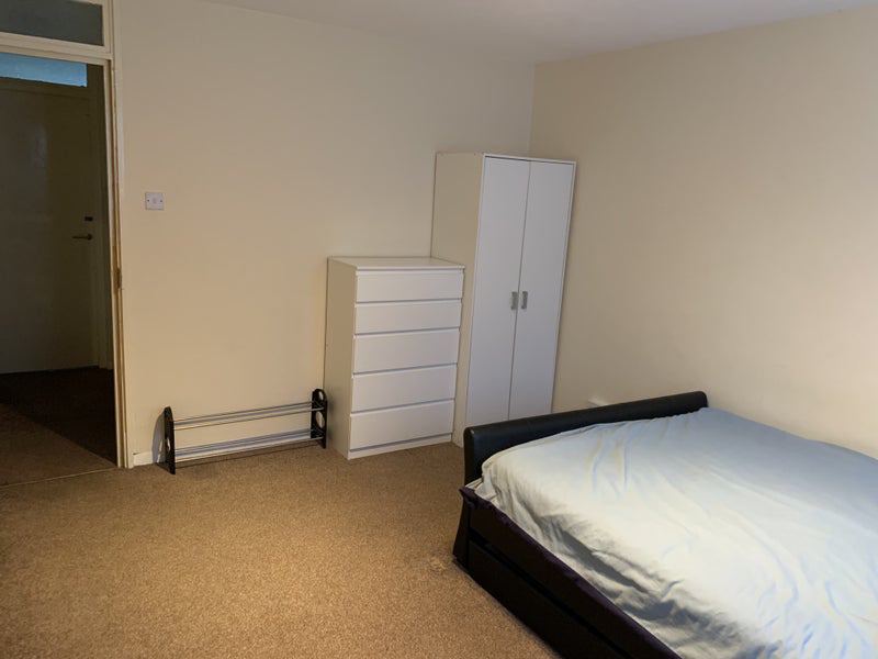 Room Bruce Road in Greater London