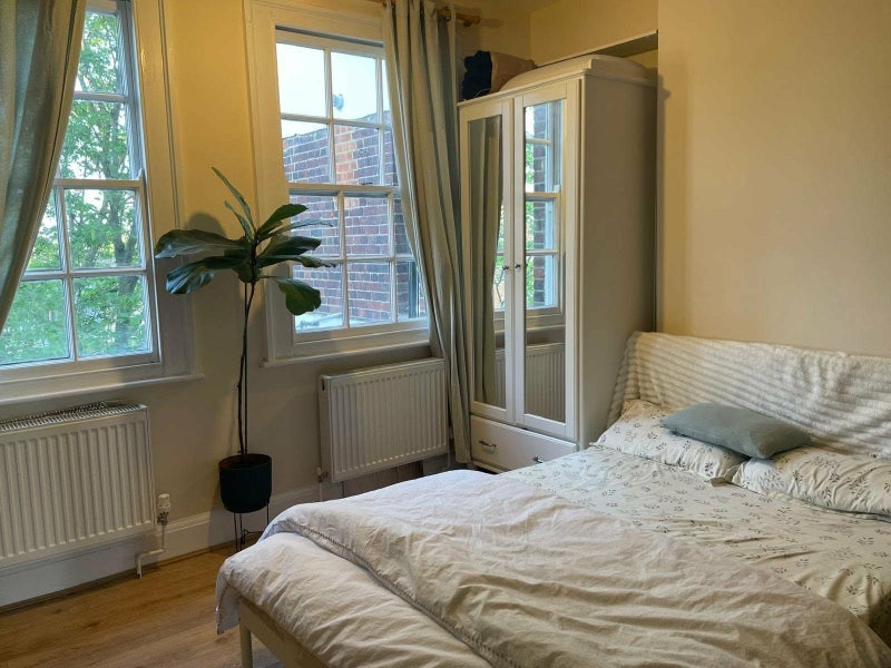 Flat Trefil Walk in Greater London