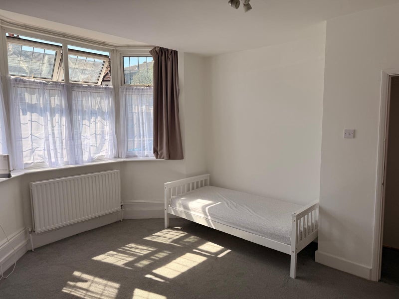 Room Romford Road in Greater London