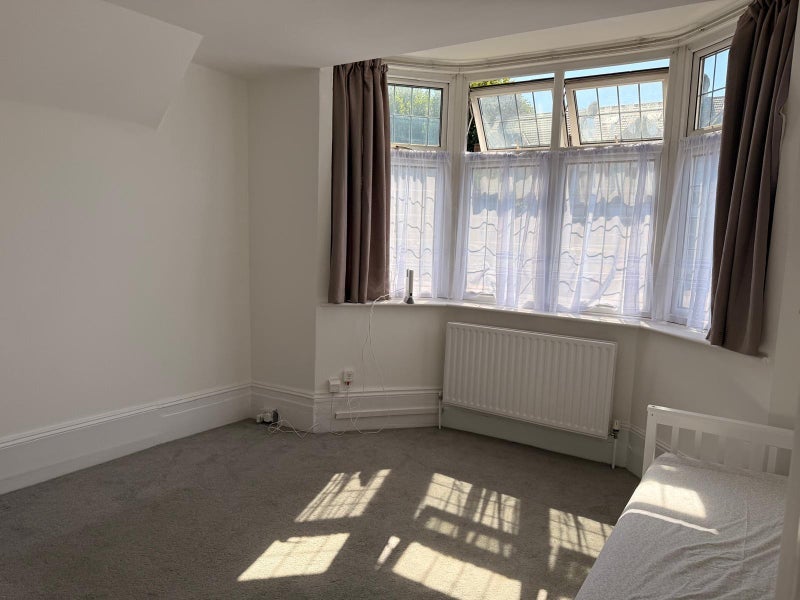 Room Romford Road in Greater London