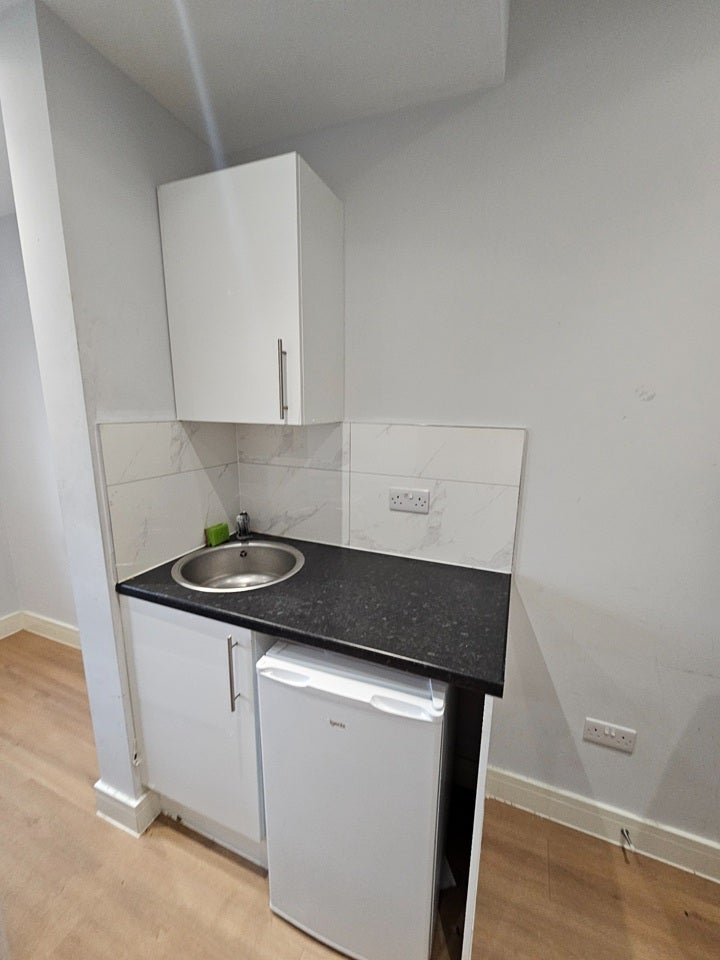 Flat Scotts Road in Greater London