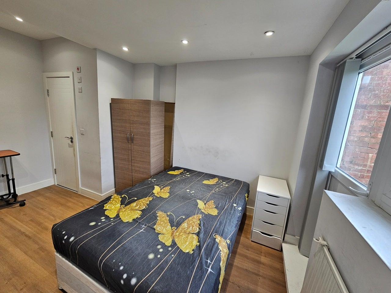 Flat Scotts Road in Greater London