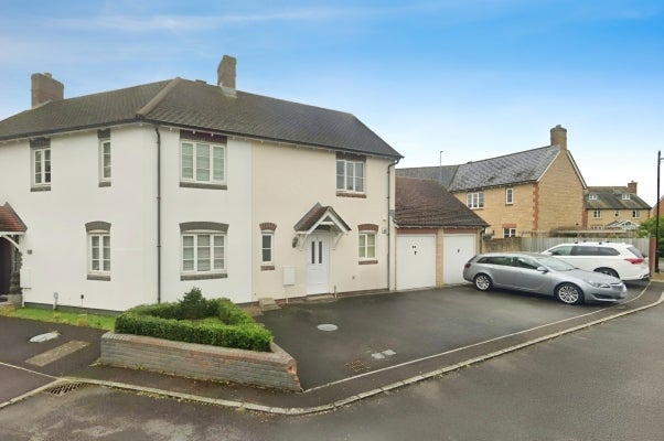House Melchester Close in Gillingham