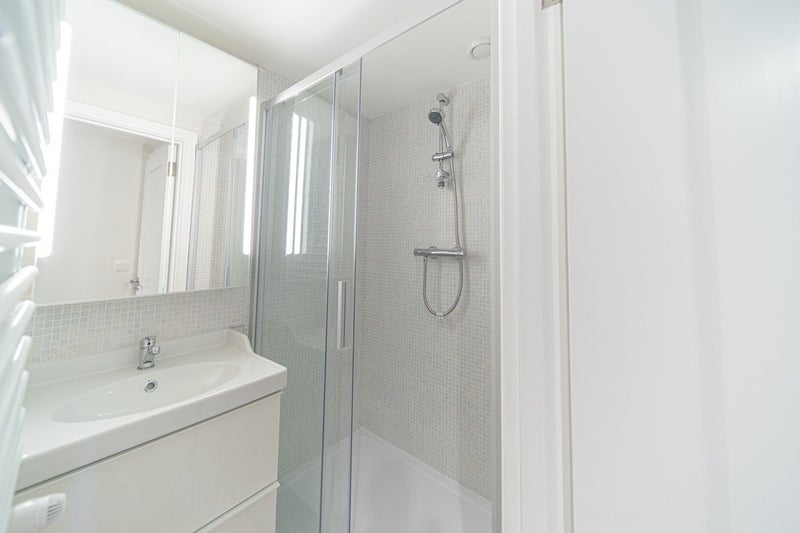 Room Macfarlane Road in Greater London