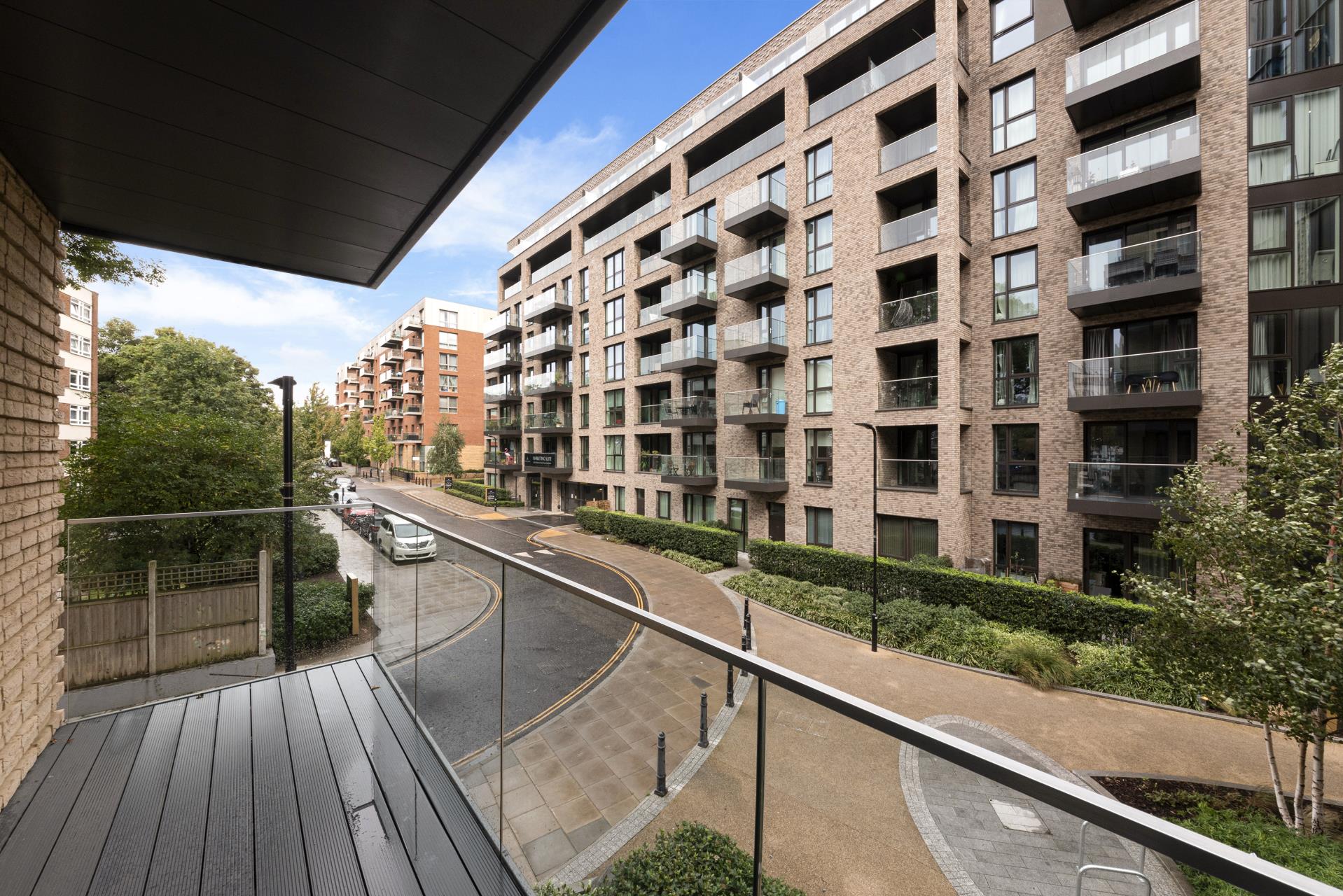 Flat Coster Avenue in Greater London