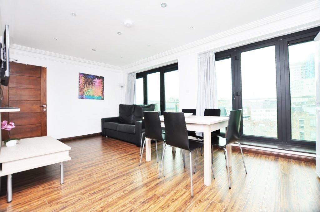 Flat Fenton Street in Greater London