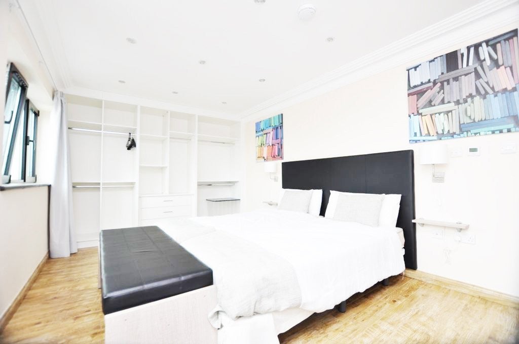 Flat Fenton Street in Greater London