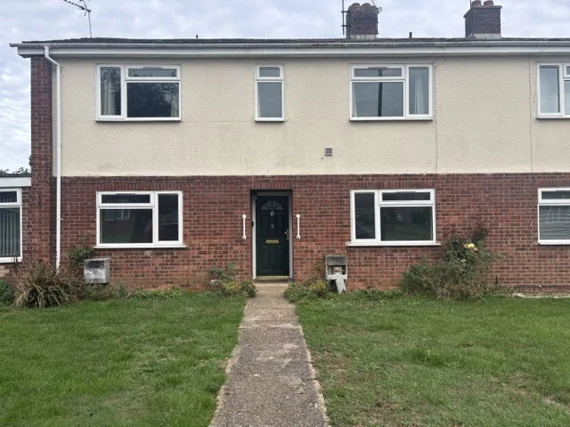 Flat Weir Close in Huntingdonshire