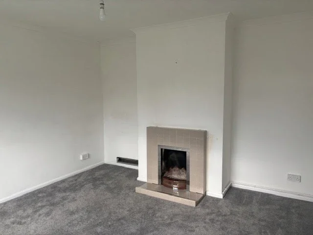Flat Weir Close in Huntingdonshire