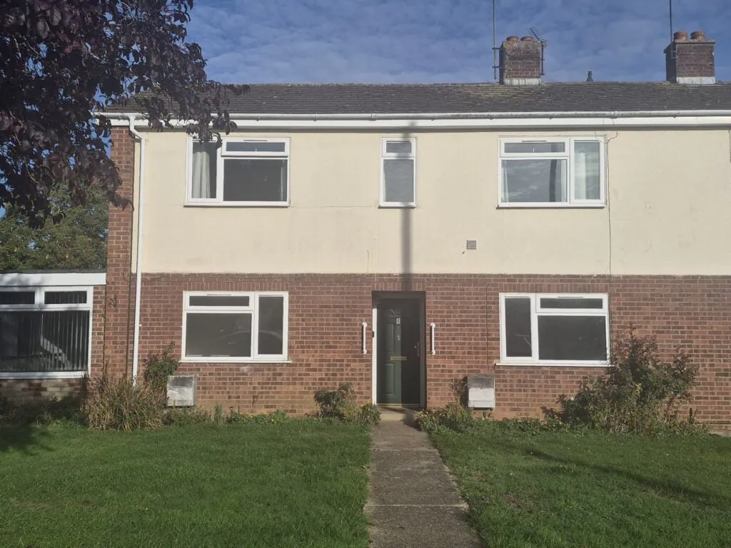 Flat Weir Close in Huntingdonshire