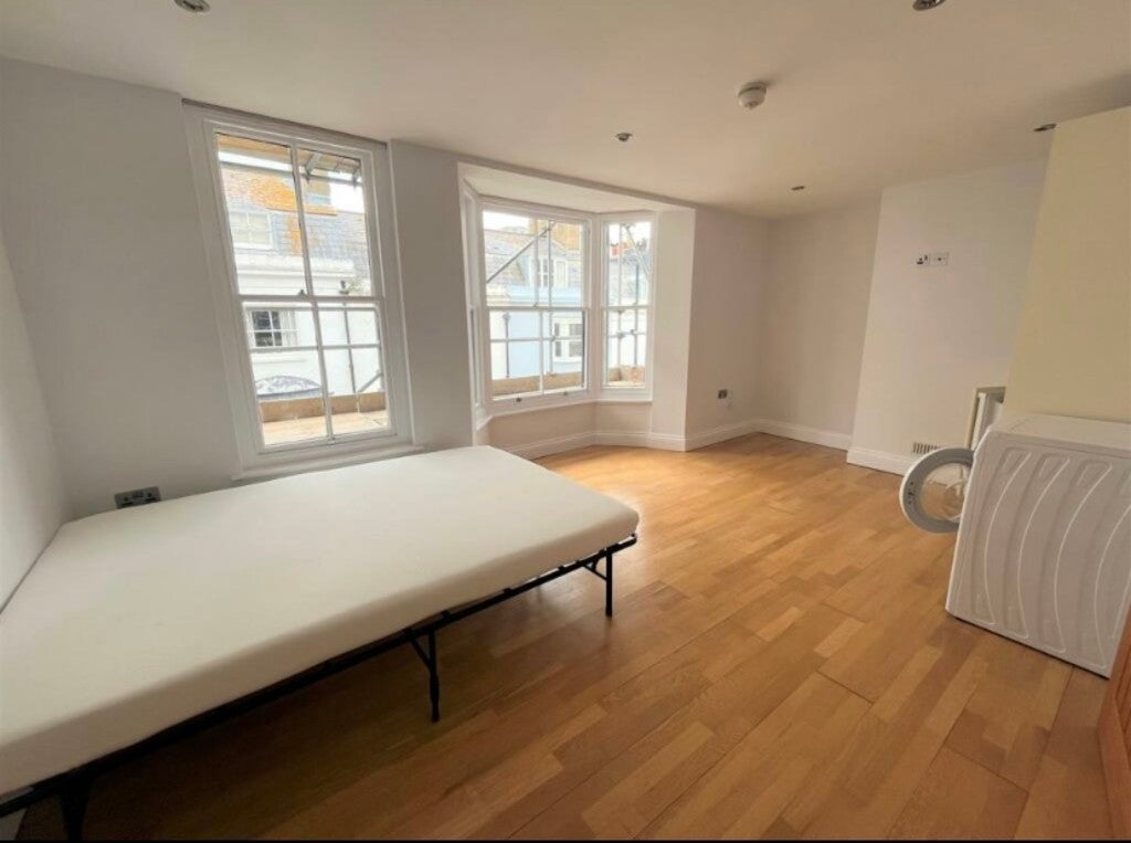 Flat Royal Crescent Mews in Brighton