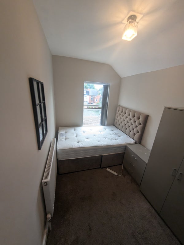 Room Coronation Road in Birmingham