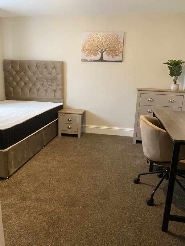 Room Coronation Road in Birmingham
