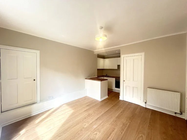 Flat Leslie Place in City of Edinburgh