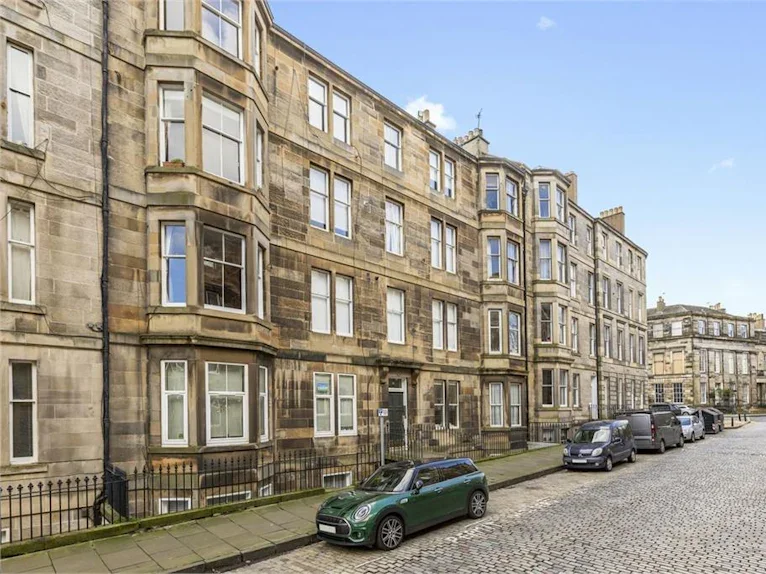 Flat Leslie Place in City of Edinburgh