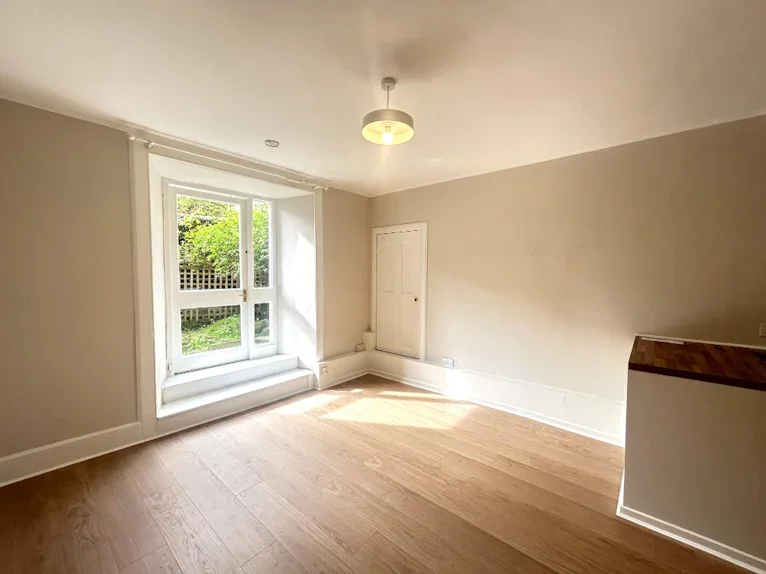 Flat Leslie Place in City of Edinburgh