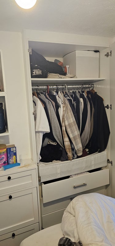 Room Manor Close in Greater London