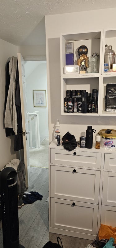 Room Manor Close in Greater London